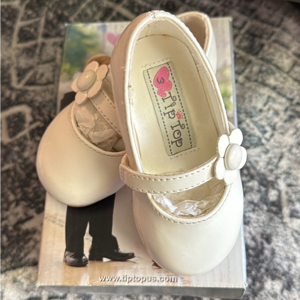 Tip Toey Joey Ivory Kids Dress Shoes